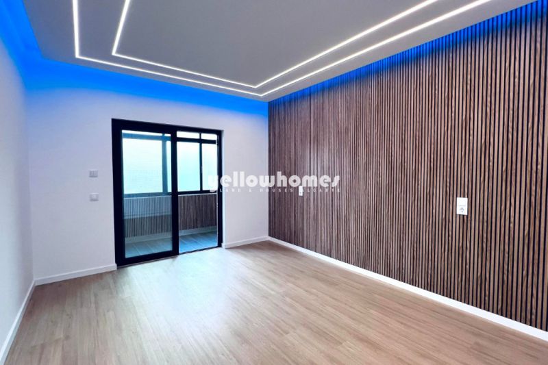 T3 Renovado na 1 Linha de Praia com Vista Mar